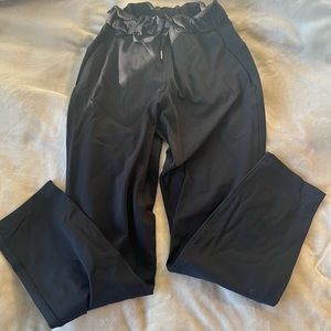 LULULEMON on the fly pants!